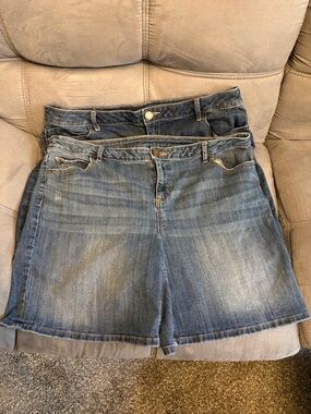 2 pair Simply Vera Vera Wang Blue Denim Jean Shorts size 16